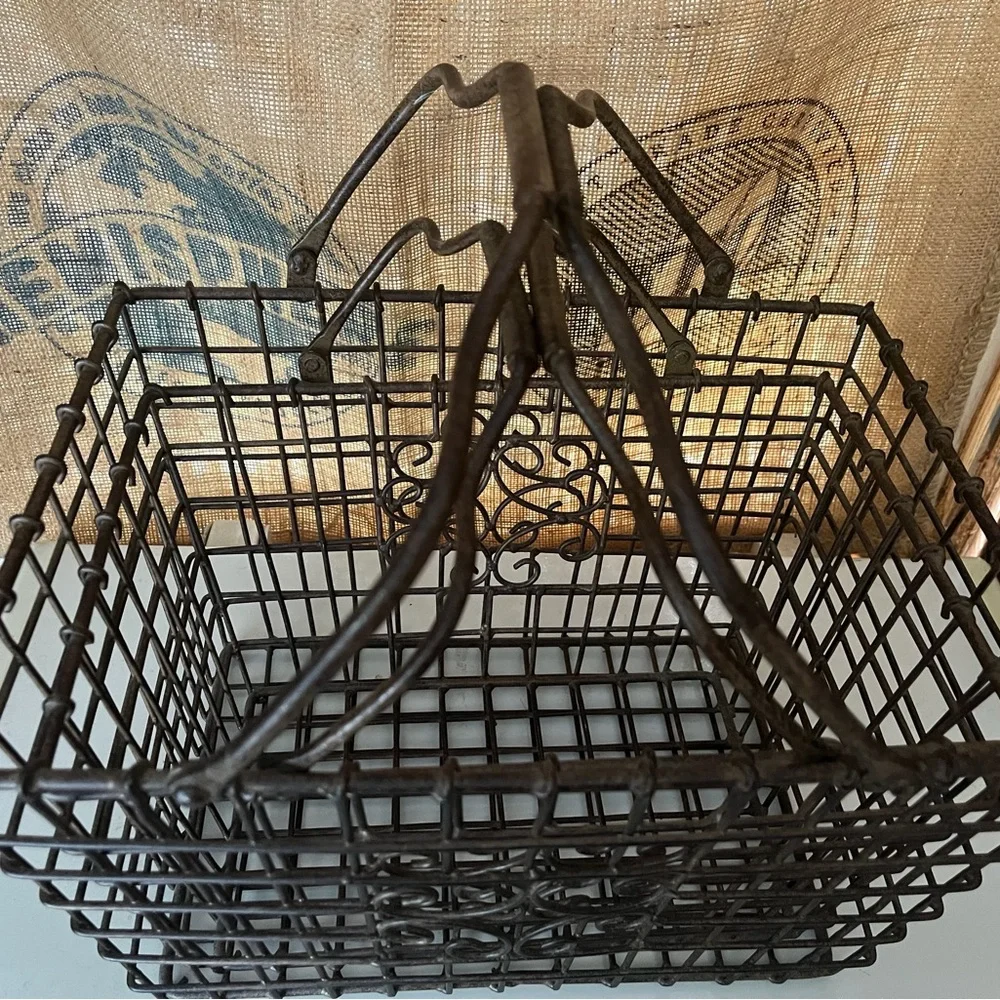 Heavy duty Rustic Brown Wire Storage Basket with Handle